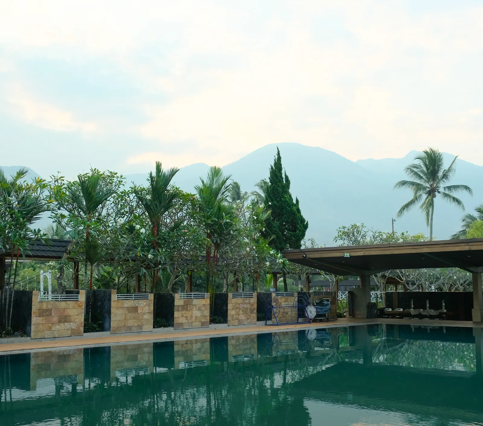 Kolam view gunung
